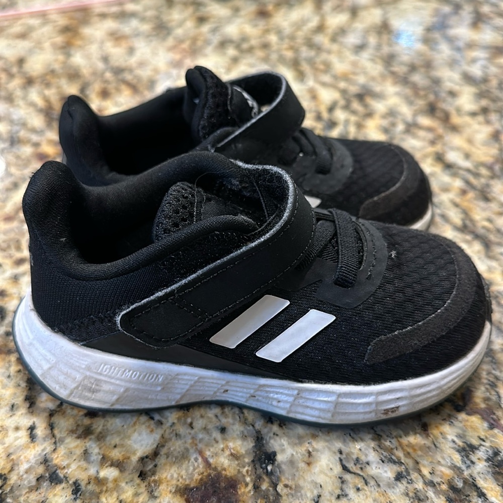 Size 6K Adidas sneakersrs
